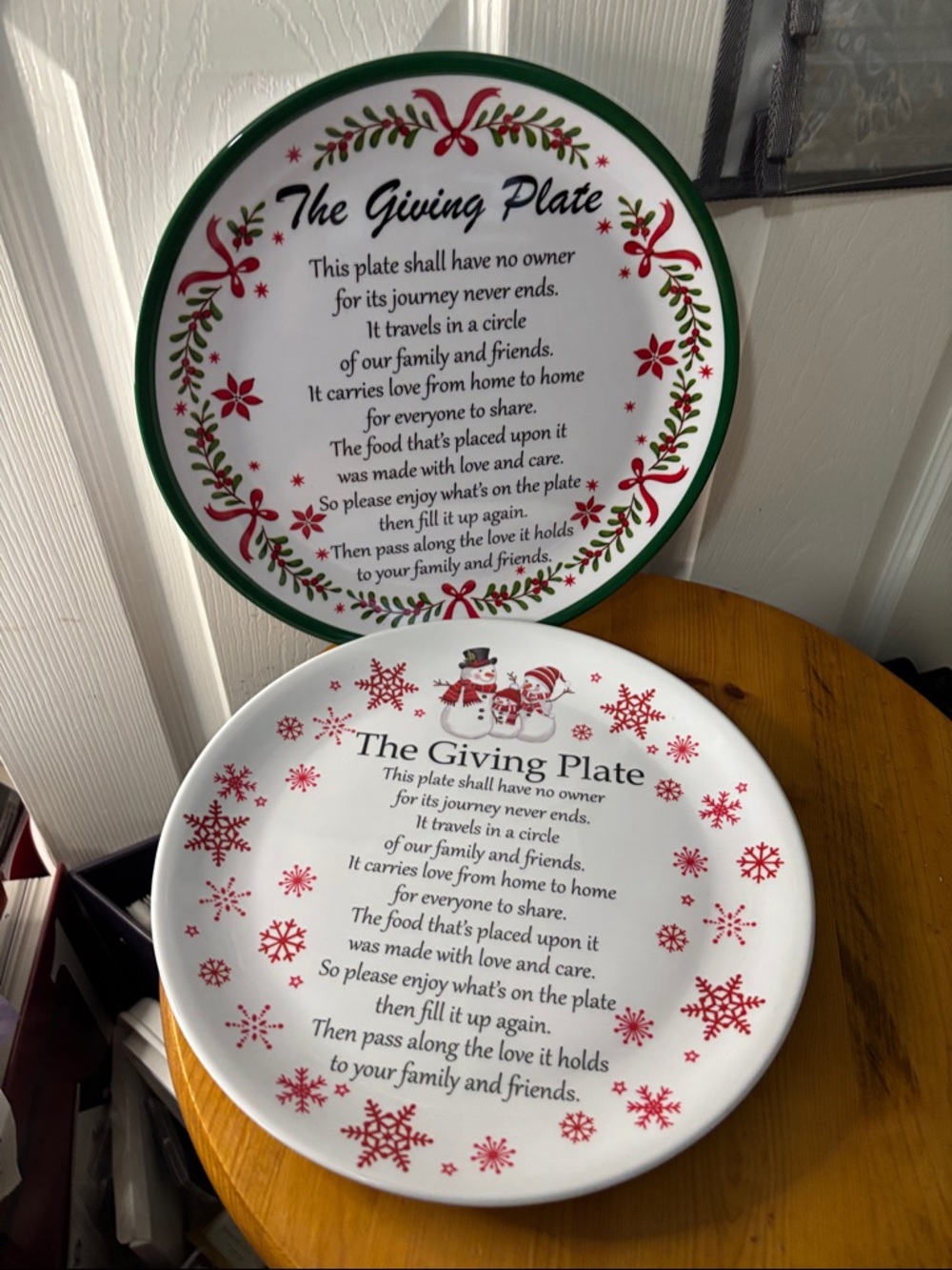 Plastic Giving Day Plates Set
